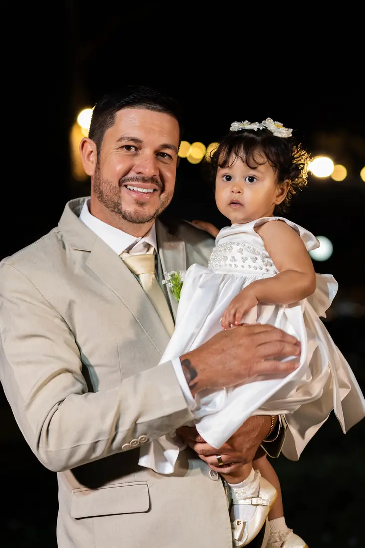Renato com a daminha no colo