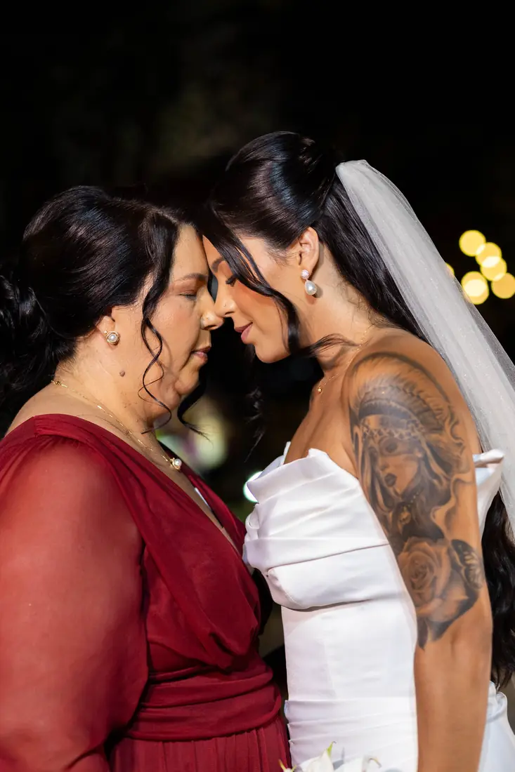 Thamires e a mãe testa com testa